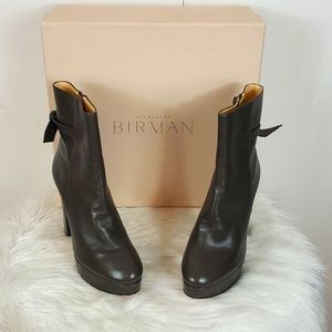 Alexandre Birman blocked heel ankle boots.